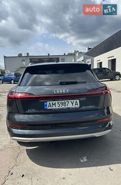 Внедорожник / Кроссовер Audi e-tron 2019 в 