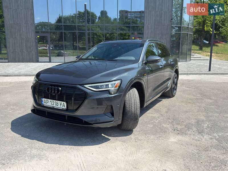 Внедорожник / Кроссовер Audi e-tron 2019 в 