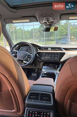 Внедорожник / Кроссовер Audi e-tron 2019 в 