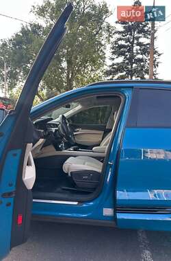 Внедорожник / Кроссовер Audi e-tron 2019 в 
