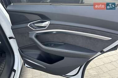 Внедорожник / Кроссовер Audi e-tron 2019 в 