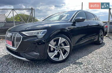 Внедорожник / Кроссовер Audi e-tron 2022 в 