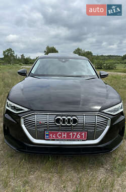 Внедорожник / Кроссовер Audi e-tron 2022 в 