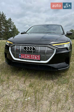 Внедорожник / Кроссовер Audi e-tron 2022 в 
