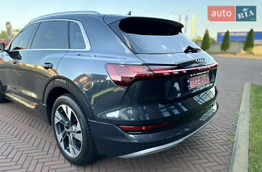Внедорожник / Кроссовер Audi e-tron 2019 в 