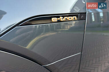 Внедорожник / Кроссовер Audi e-tron 2019 в 