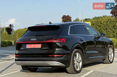Внедорожник / Кроссовер Audi e-tron 2021 в 
