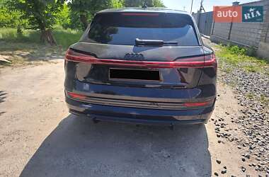 Внедорожник / Кроссовер Audi e-tron 2021 в 