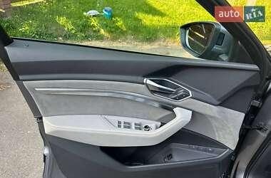 Внедорожник / Кроссовер Audi e-tron 2019 в 