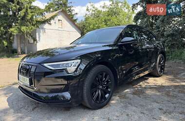 Внедорожник / Кроссовер Audi e-tron 2020 в 