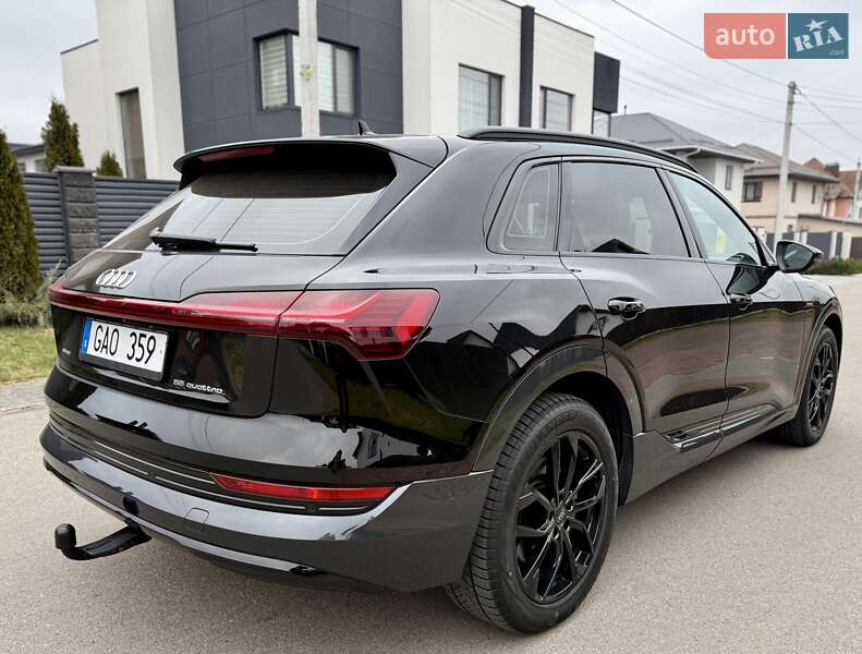 Позашляховик / Кросовер Audi e-tron 2022 в Києві