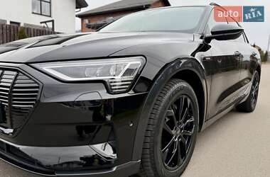 Внедорожник / Кроссовер Audi e-tron 2022 в 