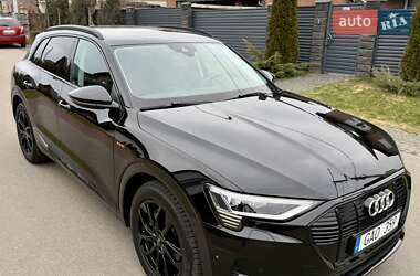 Внедорожник / Кроссовер Audi e-tron 2022 в 