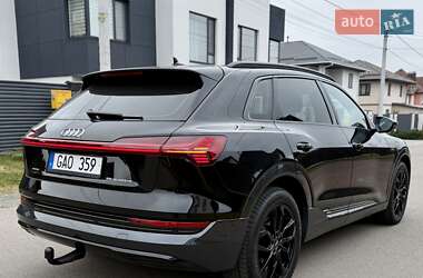 Внедорожник / Кроссовер Audi e-tron 2022 в 