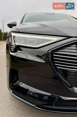 Внедорожник / Кроссовер Audi e-tron 2022 в 