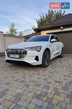 Позашляховик / Кросовер Audi e-tron 2019 в 