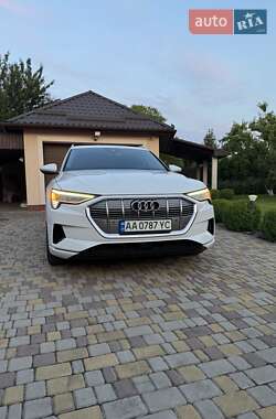 Позашляховик / Кросовер Audi e-tron 2019 в 