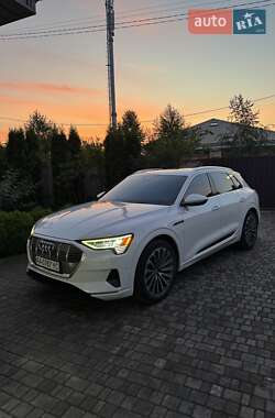Позашляховик / Кросовер Audi e-tron 2019 в 