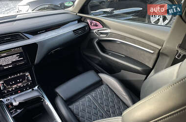 Внедорожник / Кроссовер Audi e-tron 2021 в 