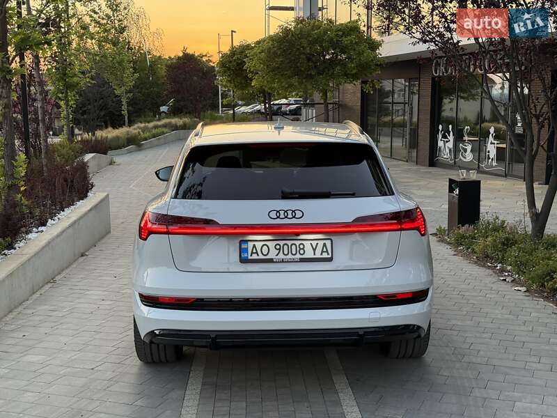 Внедорожник / Кроссовер Audi e-tron 2022 в Ужгороде