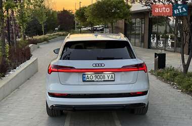 Внедорожник / Кроссовер Audi e-tron 2022 в 