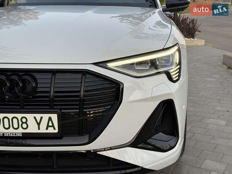 Внедорожник / Кроссовер Audi e-tron 2022 в Ужгороде