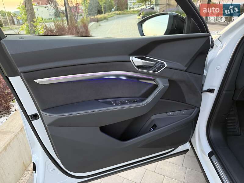 Внедорожник / Кроссовер Audi e-tron 2022 в Ужгороде