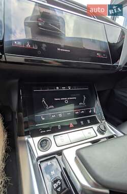 Внедорожник / Кроссовер Audi e-tron 2020 в 