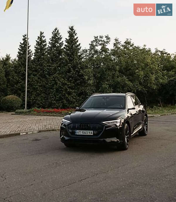 Внедорожник / Кроссовер Audi e-tron 2020 в 