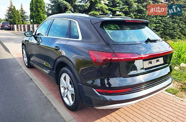 Позашляховик / Кросовер Audi e-tron 2022 в 