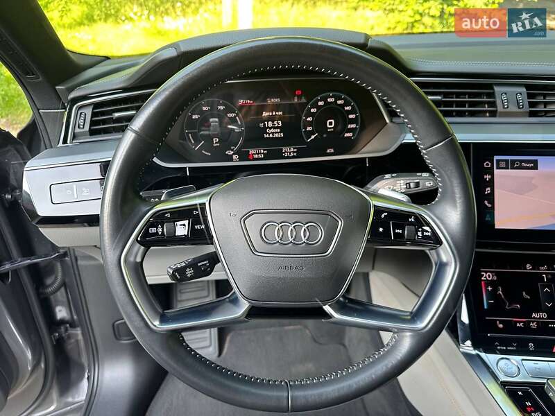Позашляховик / Кросовер Audi e-tron 2019 в Тлумачі