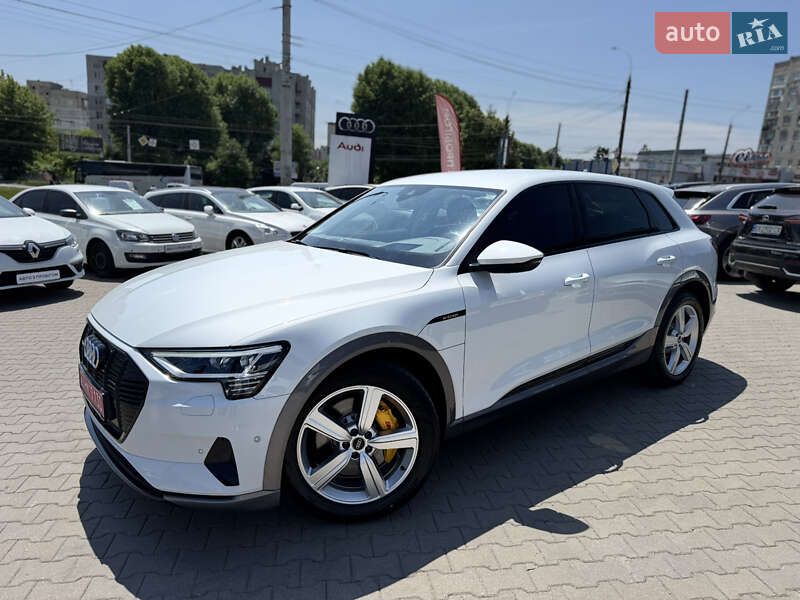 Внедорожник / Кроссовер Audi e-tron 2023 в 