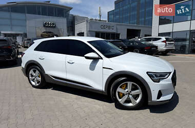 Внедорожник / Кроссовер Audi e-tron 2023 в 