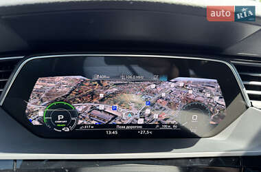 Внедорожник / Кроссовер Audi e-tron 2023 в 