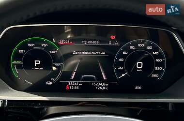 Позашляховик / Кросовер Audi e-tron 2021 в 
