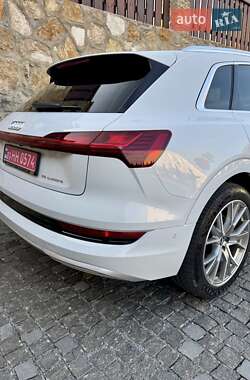 Внедорожник / Кроссовер Audi e-tron 2020 в 