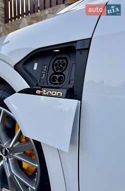 Внедорожник / Кроссовер Audi e-tron 2020 в 