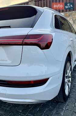 Внедорожник / Кроссовер Audi e-tron 2020 в 