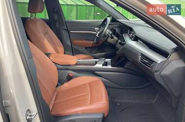 Внедорожник / Кроссовер Audi e-tron 2021 в 