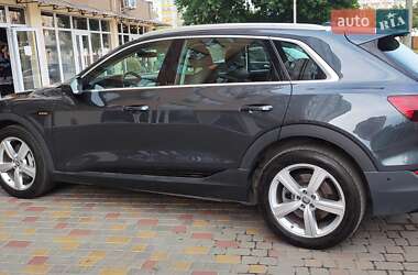 Внедорожник / Кроссовер Audi e-tron 2019 в 