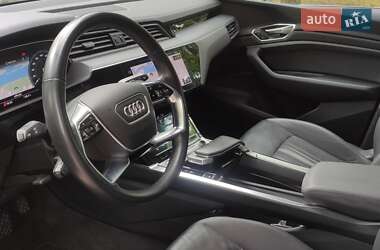 Внедорожник / Кроссовер Audi e-tron 2019 в 