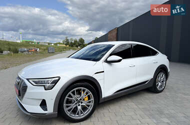 Внедорожник / Кроссовер Audi e-tron 2023 в 