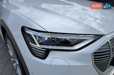Внедорожник / Кроссовер Audi e-tron 2023 в 
