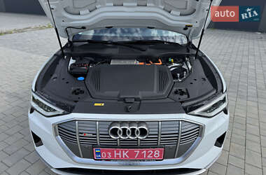 Внедорожник / Кроссовер Audi e-tron 2023 в 