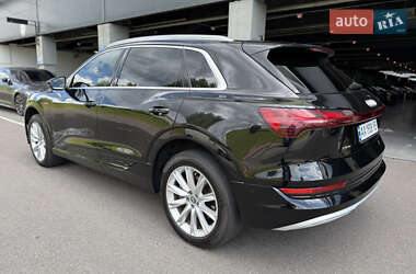 Внедорожник / Кроссовер Audi e-tron 2019 в 