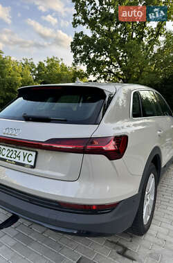 Внедорожник / Кроссовер Audi e-tron 2021 в 