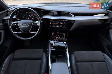 Внедорожник / Кроссовер Audi e-tron 2020 в 