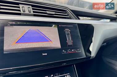 Внедорожник / Кроссовер Audi e-tron 2022 в 