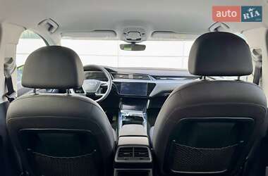 Внедорожник / Кроссовер Audi e-tron 2022 в 