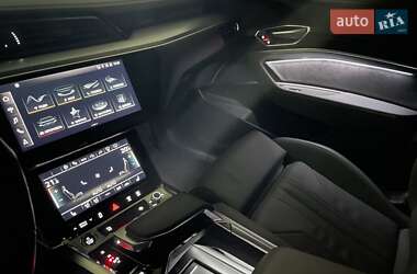 Внедорожник / Кроссовер Audi e-tron 2021 в 